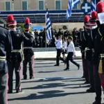«Στα χρώματα της 28ης Οκτωβρίου η Αθήνα» – Πώς θα λειτουργήσουν τα ΜΜΜ – Ποιες οδούς κλείνει η Τροχαία