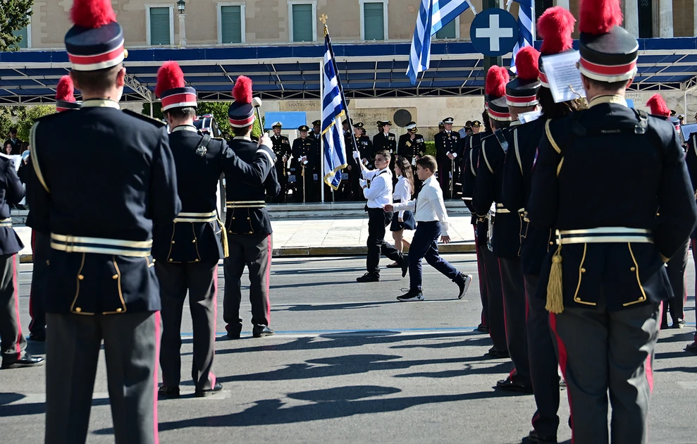 «Στα χρώματα της 28ης Οκτωβρίου η Αθήνα» – Πώς θα λειτουργήσουν τα ΜΜΜ - Ποιες οδούς κλείνει η Τροχαία