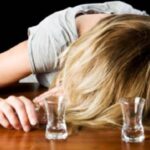 Άμεση εισαγωγή στο νοσοκομείο για 17χρονη μετά από υπερβολική κατανάλωση αλκοόλ – Αναζητείται ο ιδιοκτήτης του μπαρ