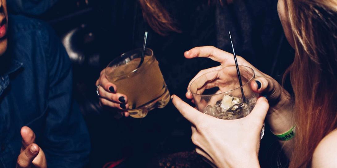 Ανησυχητική αύξηση στα περιστατικά μέθης ανηλίκων: Νέα κρούσματα σε Σαντορίνη, Πάτρα και Θεσσαλονίκη