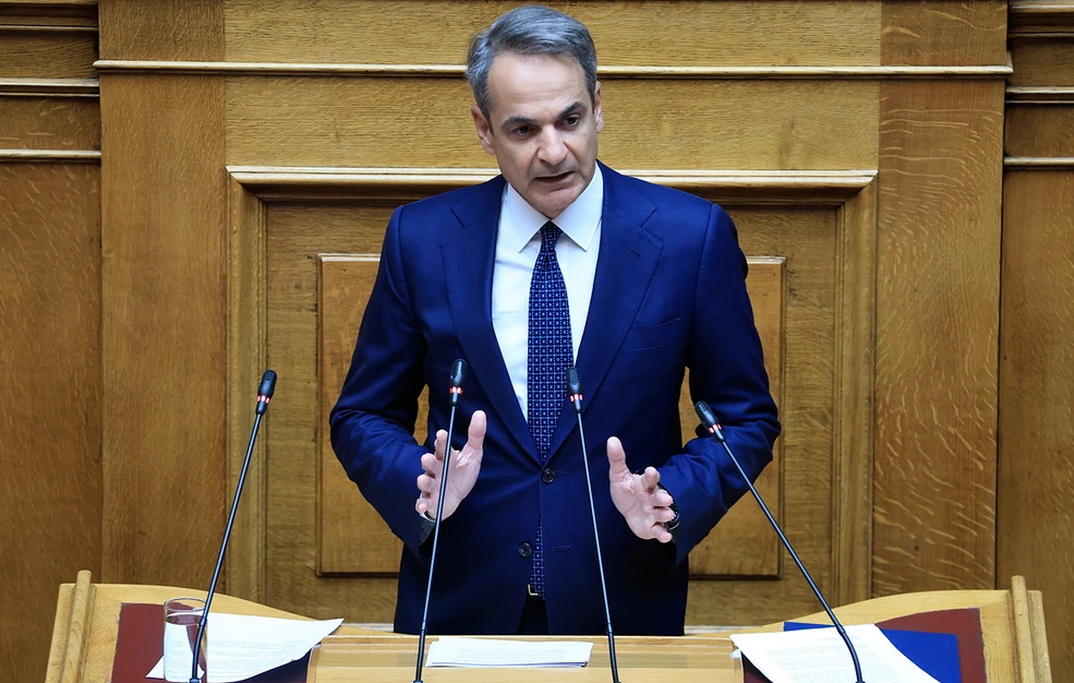 Μητσοτάκης στη Βουλή: «Οι εθνικοί χειρισμοί δεν ασκούνται στα καφενεία» – Η στρατηγική για άμυνα, Κύπρο και Γάζα