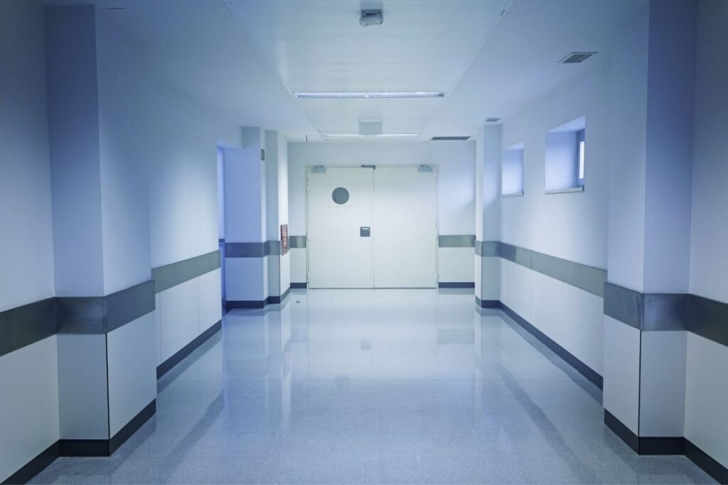 Γλυφάδα: 70χρονη χαροπαλεύει μετά από άγρια επίθεση με πέτρα