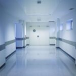 Γλυφάδα: 70χρονη χαροπαλεύει μετά από άγρια επίθεση με πέτρα