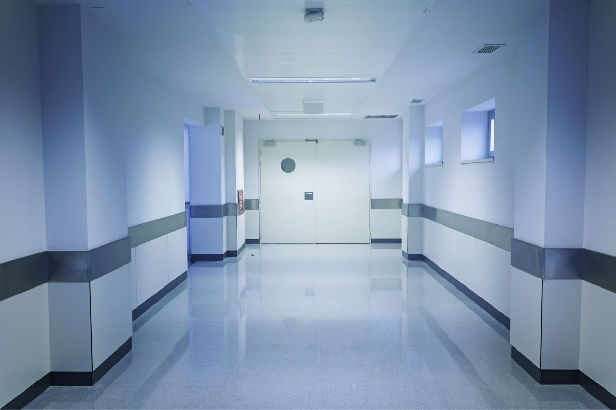 Γλυφάδα: 70χρονη χαροπαλεύει μετά από άγρια επίθεση με πέτρα