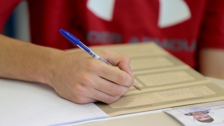 Κατάργηση πανελλαδικών εξετάσεων στο τραπέζι – Τι σχεδιάζει το υπουργείο Παιδείας