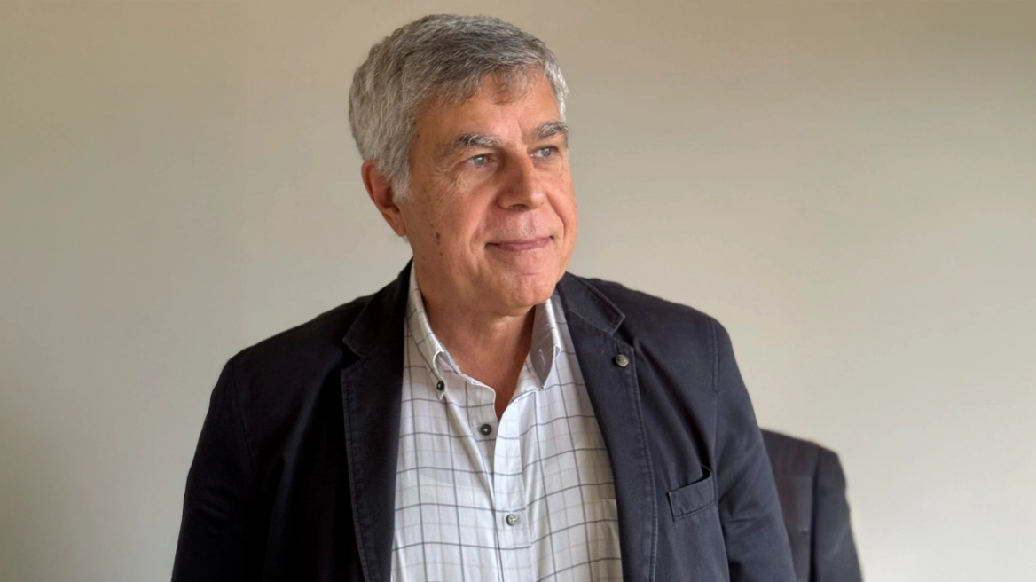 Παραιτήθηκε ο διευθυντής του Νίκου Ανδρουλάκη μετά την... αποθέωση Μητσοτάκη