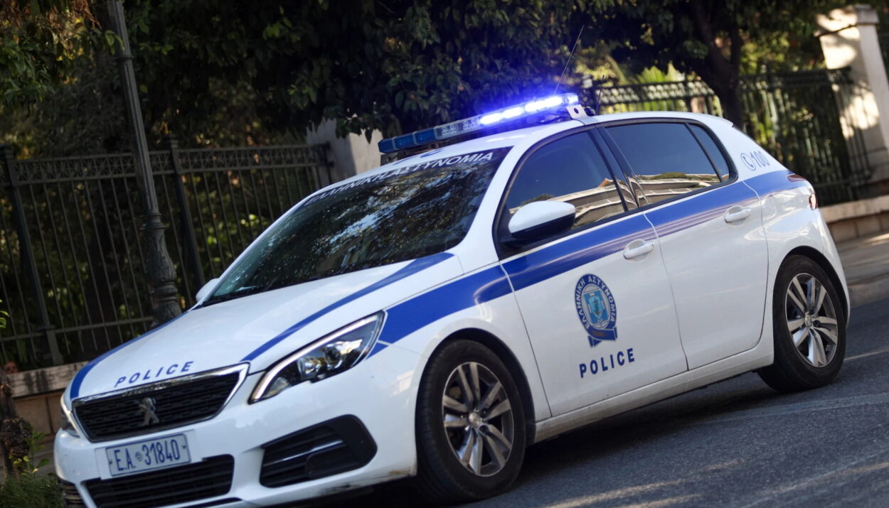 Χειροπέδες σε 16χρονο για κλοπές