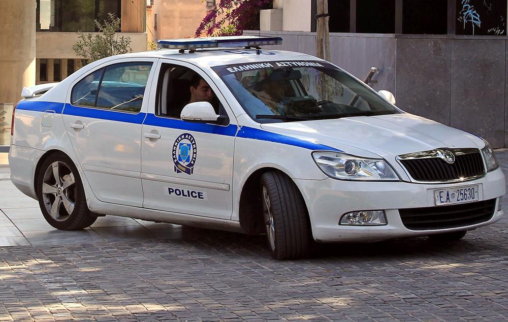 Συναγερμός στο Κρυονέρι – Άνδρας απειλεί να βάλει τέλος στη ζωή του με καραμπίνα