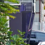 Δολοφονία στο Περιστέρι: Παραδόθηκε ο νεαρός δράστης που μαχαίρωσε τον 37χρονο Βούλγαρο