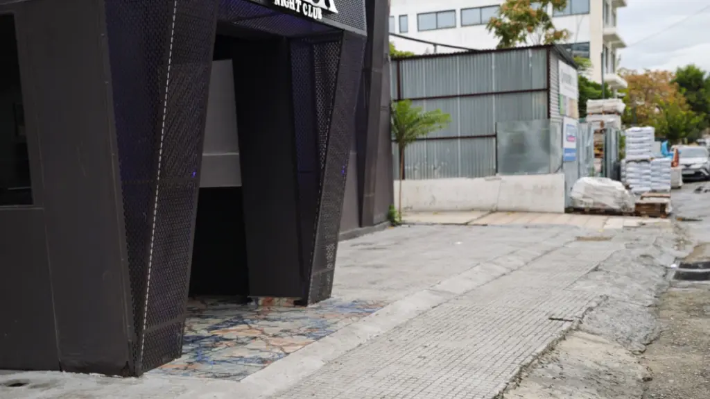 Άγριο έγκλημα στην Αθήνα: Βγήκε να μιλήσει στο τηλέφωνο και τον σκότωσαν