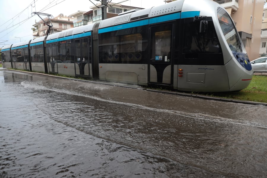 Εκτός λειτουργίας το Τραμ λόγω της βροχής – Ποιες στάσεις κλείνουν