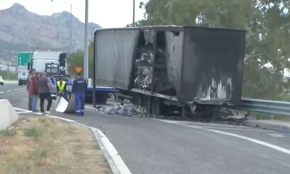 Σοβαρό τροχαίο στο Κιάτο: Φορτηγό συγκρούστηκε με ΙΧ – Τρεις τραυματίες