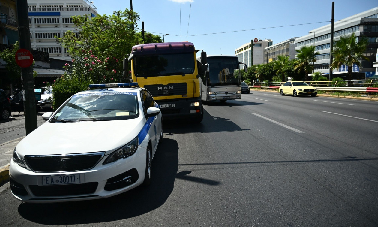 Σοκ στη Συγγρού: Γνωστός γιατρός ξυλοκόπησε 43χρονη στη μέση του δρόμου