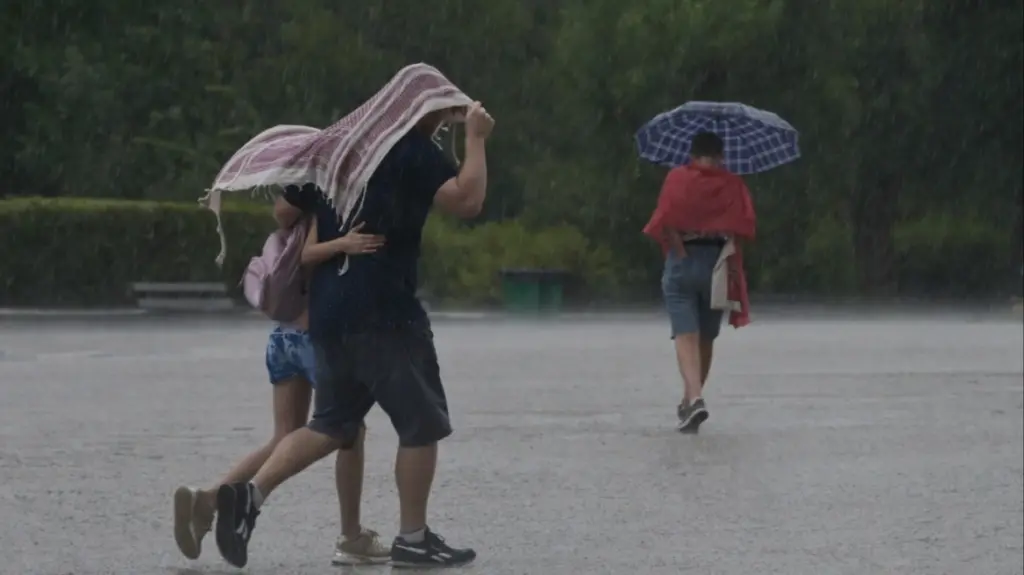 Πού θα βρέχει στην Αττική το βράδυ της Τσικνοπέμπτης