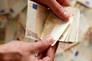 Τα χρήματα που σας περιμένουν τον Νοέμβριο – Οδηγός επιδομάτων