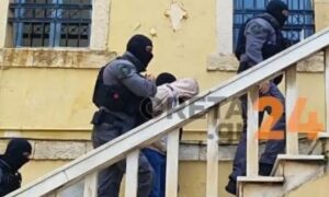 Κρήτη: Στον ανακριτή με αλεξίσφαιρο γιλέκο ο 23χρονος που σκότωσε 52χρονο στη γιορτή κάστανου