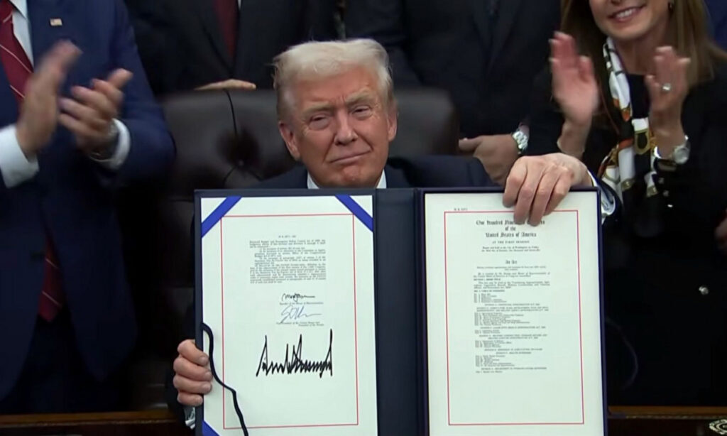 Τέλος στο μακροβιότερο shutdown στις ΗΠΑ – Επανεκκινεί η ομοσπονδιακή κυβέρνηση