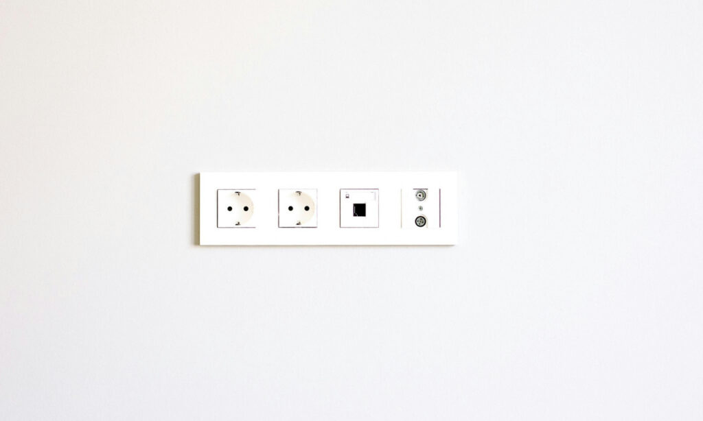 Οι δύο νέοι τύποι πολύμπριζων που μειώνουν άμεσα τον λογαριασμό ρεύματος