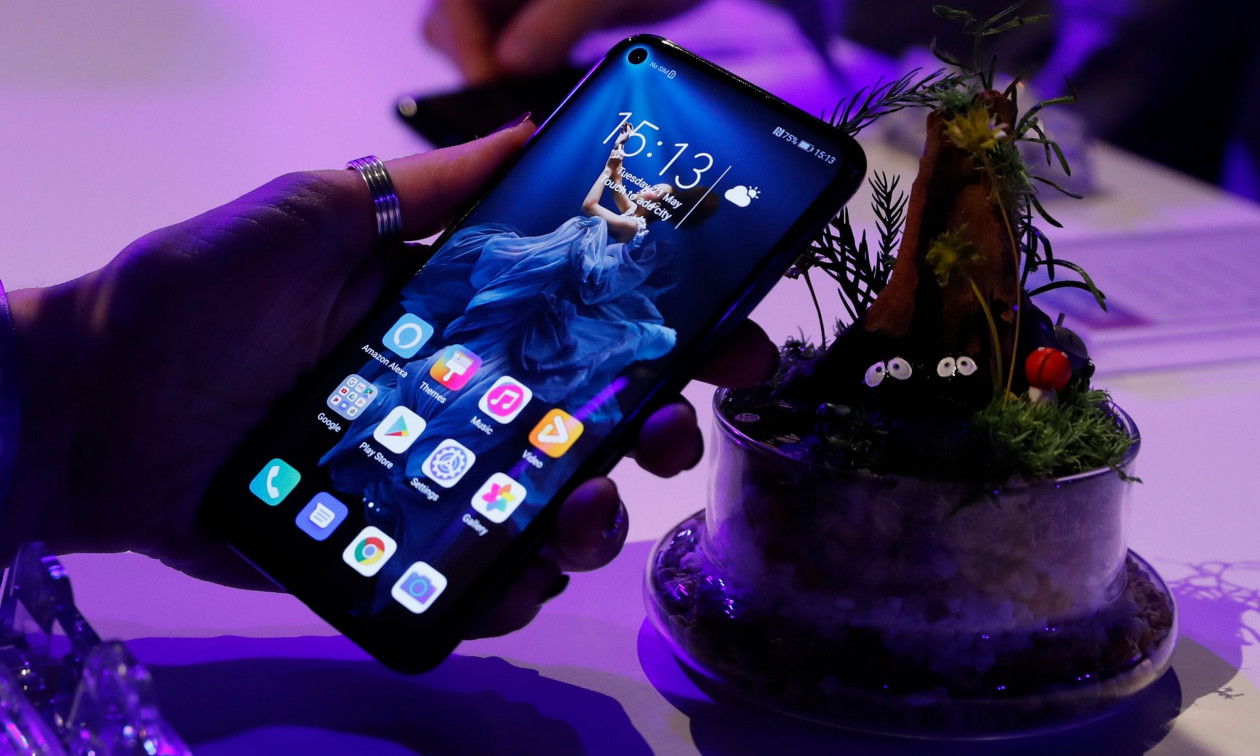 Τέλος η φόρτιση των κινητών: Επιστήμονες δημιουργούν μπαταρία που θα διαρκεί 5.700 χρόνια