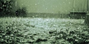 Κακοκαιρία: Πλημμύρισε δρόμος στην Κέρκυρα – Πρόσβαση μόνο με βάρκα