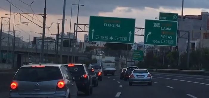 Κακοκαιρία στην Αττική: Κλειστή η έξοδος της Αττικής Οδού προς Λαμία λόγω ακινητοποιημένου φορτηγού