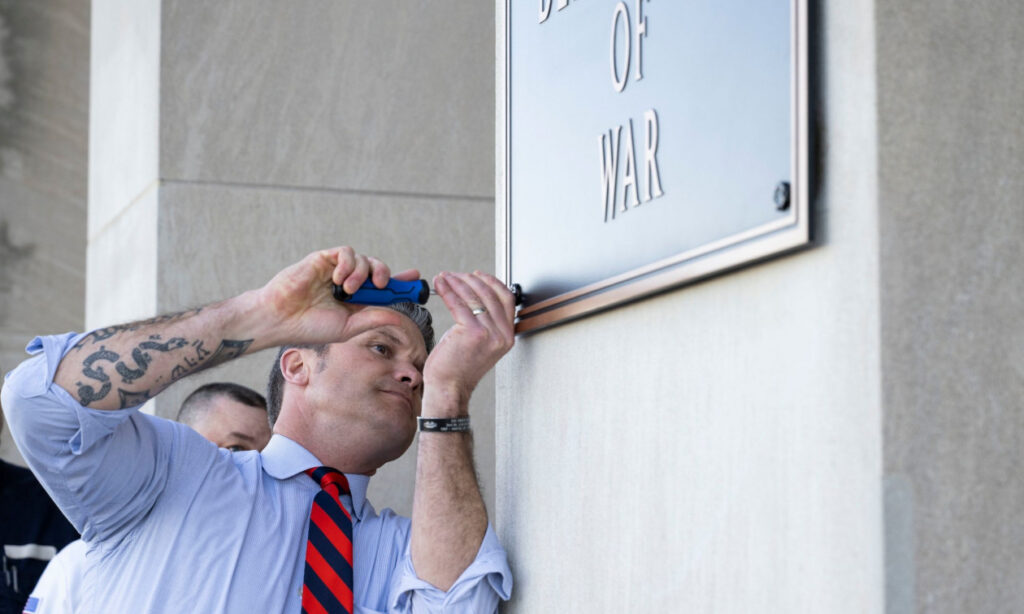 ΗΠΑ: Το υπουργείο Άμυνας έγινε… «υπουργείο Πολέμου» (video)