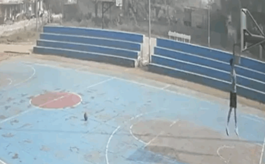 Ασύλληπτη τραγωδία: 16χρονος σκοτώθηκε από κατάρρευση μπασκέτας (Πολύ σκληρό βίντεο)