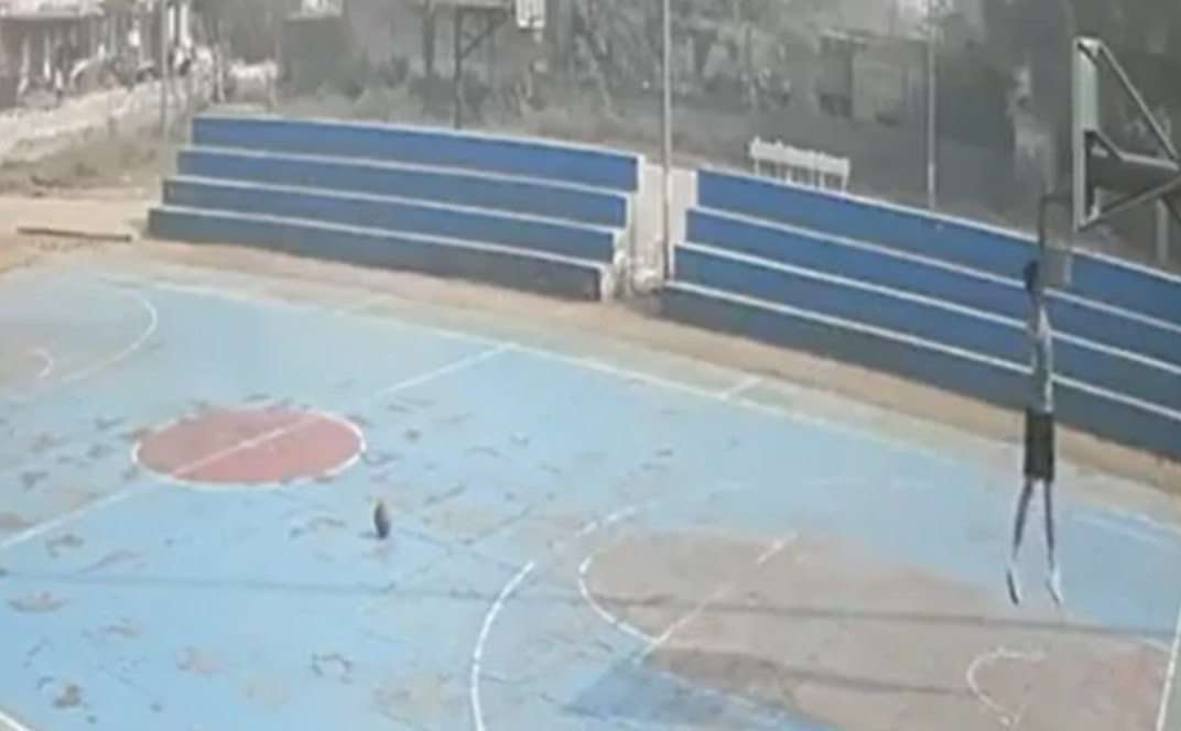 Ασύλληπτη τραγωδία: 16χρονος σκοτώθηκε από κατάρρευση μπασκέτας (Πολύ σκληρό βίντεο)