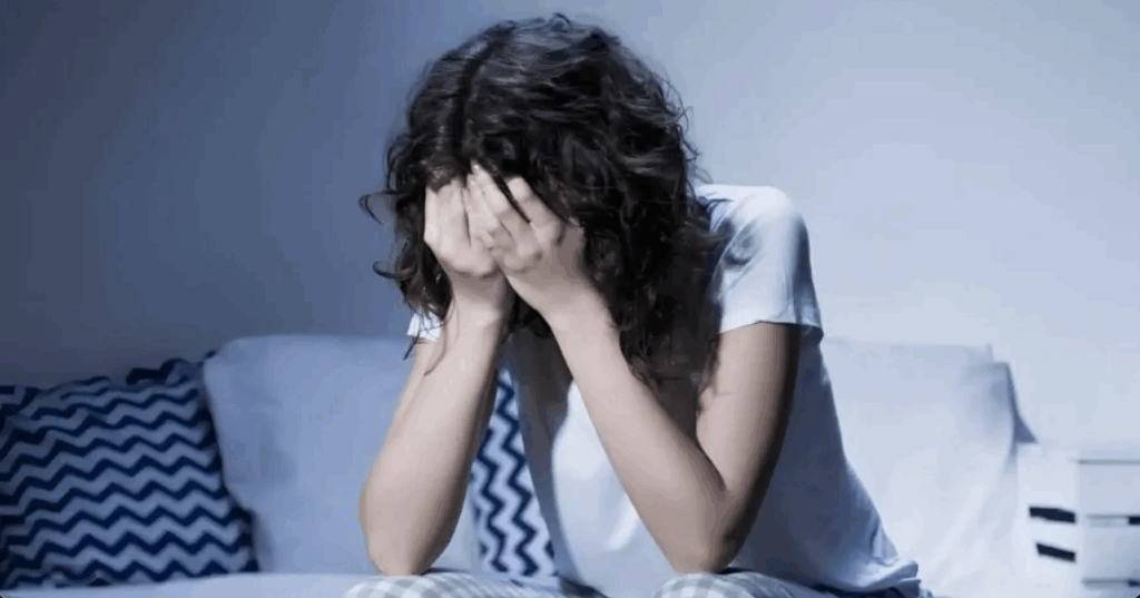 Ξυπνάτε τα ξημερώματα; Αυτοί είναι οι 8 λόγοι που μπορεί να διαταράσσουν τον ύπνο σας