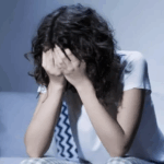 Ξυπνάτε τα ξημερώματα; Αυτοί είναι οι 8 λόγοι που μπορεί να διαταράσσουν τον ύπνο σας