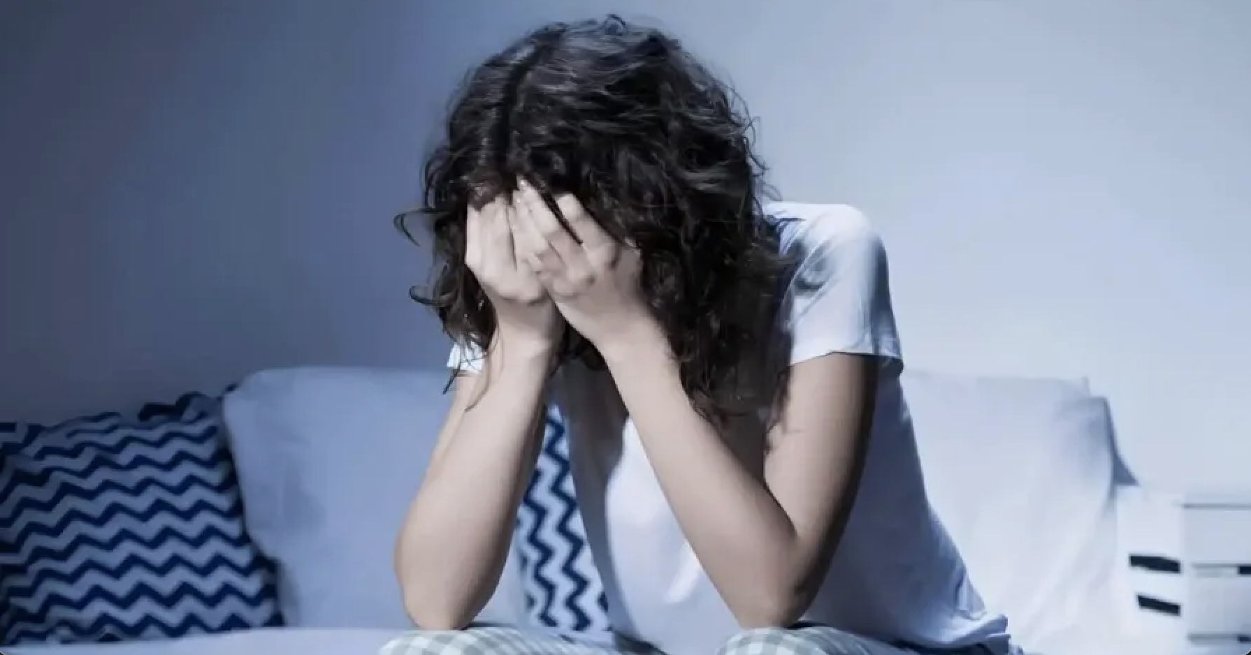 Ξυπνάτε τα ξημερώματα; Αυτοί είναι οι 8 λόγοι που μπορεί να διαταράσσουν τον ύπνο σας