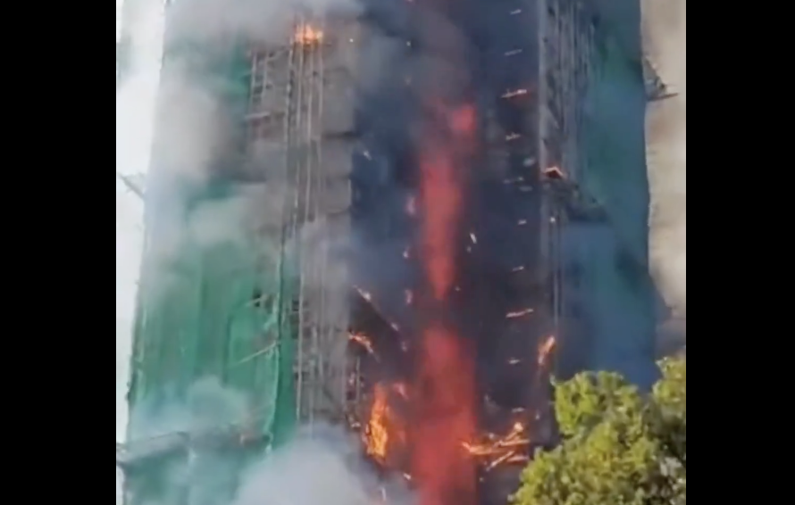 Φωτιά σε ουρανοξύστη – Τουλάχιστον τέσσερις νεκροί