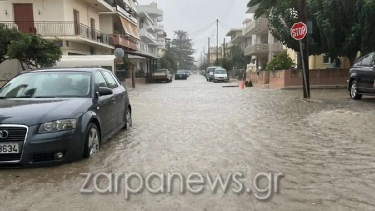 Δρόμοι έγιναν ποτάμια – Η Ελλάδα «πνίγεται» από τις καταιγίδες των τελευταίων ωρών