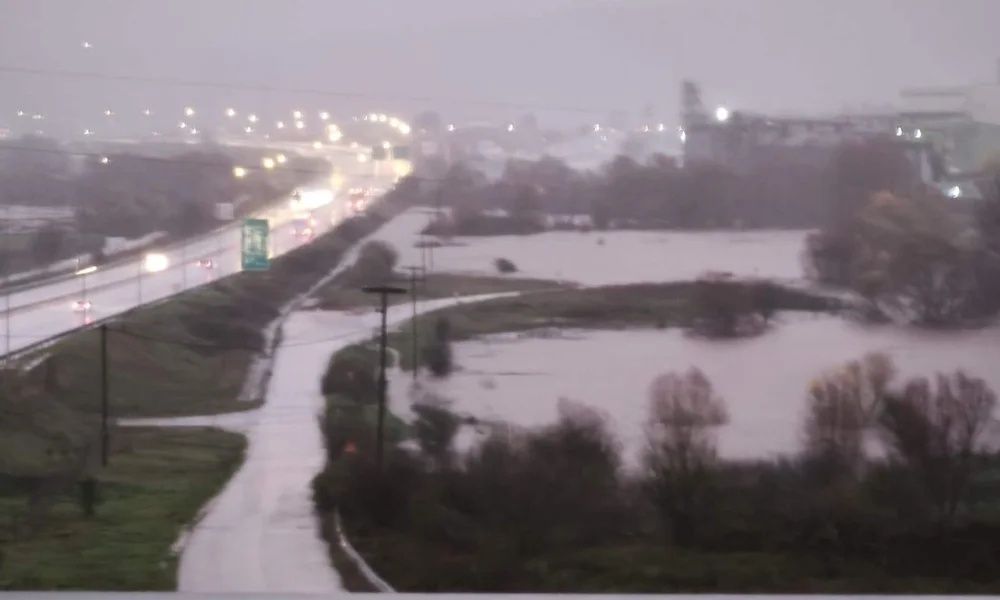 Βιβλική καταστροφή στην Ήπειρο: Βυθίστηκαν δρόμοι, εγκλωβίστηκαν κάτοικοι