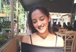 Γυναικοκτονία στους Αγίους Αναργύρους: Ελεύθερη η 23χρονη αστυνομικός μετά την απολογία της