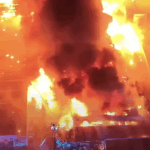 Μεγάλη φωτιά σε μονάδα αποβλήτων – Σοκαριστικές εικόνες