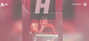 Πανικός στη σκηνή: Σοκαριστικό ατύχημα για τον Σάκη Ρουβά