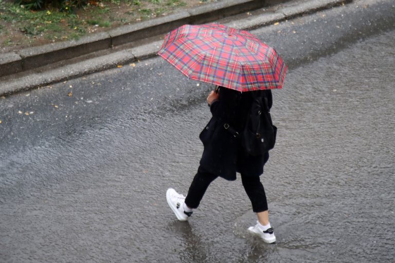 Έκτακτο δελτίο επιδείνωσης καιρού από την ΕΜΥ: Ισχυρές βροχές και καταιγίδες
