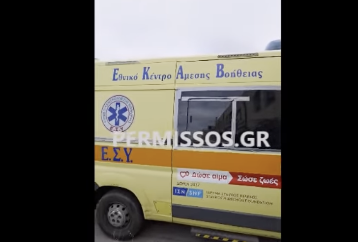 Αδιανόητο! Κάλεσαν ασθενοφόρο χωρίς λόγο και το έσπασαν (video)