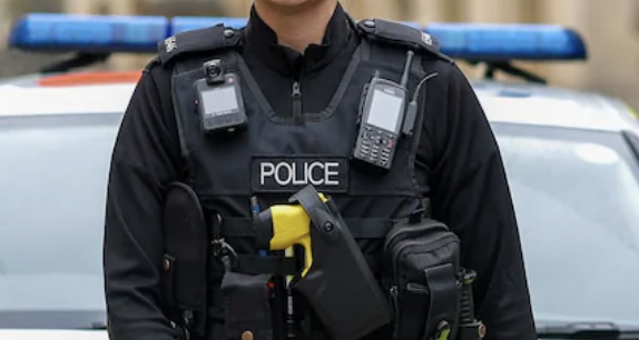 Αδιανόητο! Αστυνομικός έδινε πληροφορίες στον σύντροφό της που ήταν έμπορος ναρκωτικών