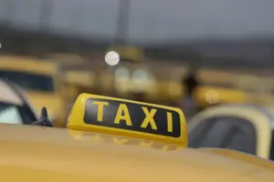 17χρονη επιτέθηκε σε οδηγό ταξί στη Θεσσαλονίκη