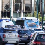 Τέλη κυκλοφορίας: Πώς το λουκέτο στα ΕΛΤΑ «φρενάρει» την πληρωμή τους