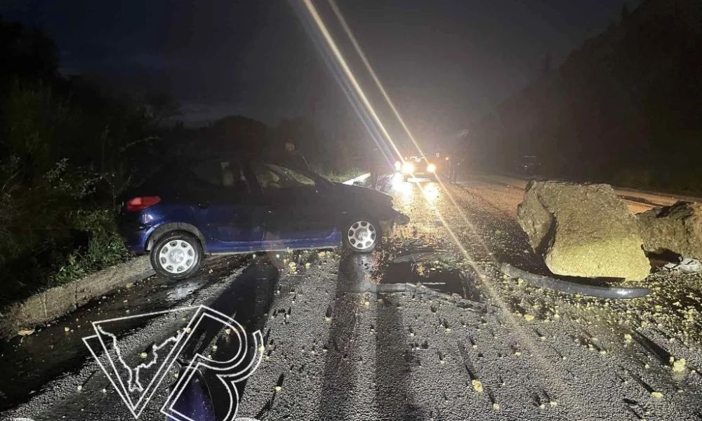 Τροχαίο στην Εθνική Πρέβεζας-Ηγουμενίτσας λόγω κατολίσθησης βράχων