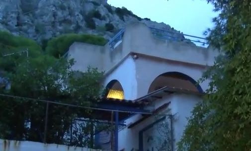 Σαλαμίνα: Κατακρεούργησαν την 75χρονη με χτυπήματα στο κεφάλι – Το βίντεο που «καίει» τους δράστες