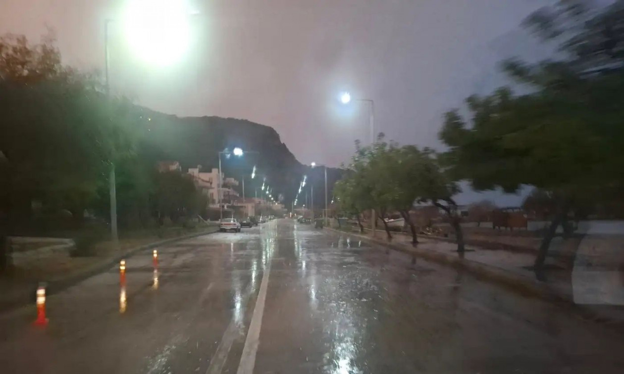 Σάμος και Μυτιλήνη πλήττονται από σφοδρή κακοκαιρία – Σοβαρά προβλήματα σε δρόμους και σπίτια