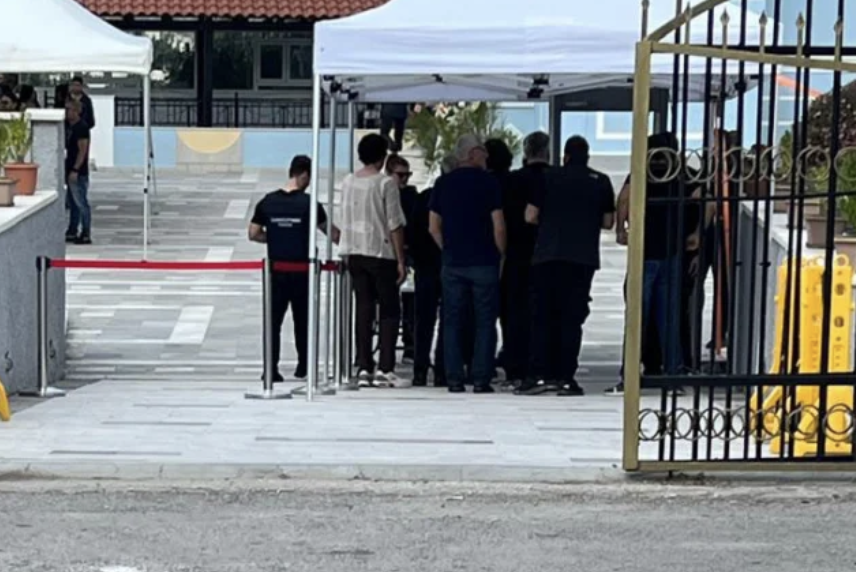 Βορίζια: Ράγισαν καρδιές στην κηδεία της Ευαγγελίας Φραγκιαδάκη στα Χανιά