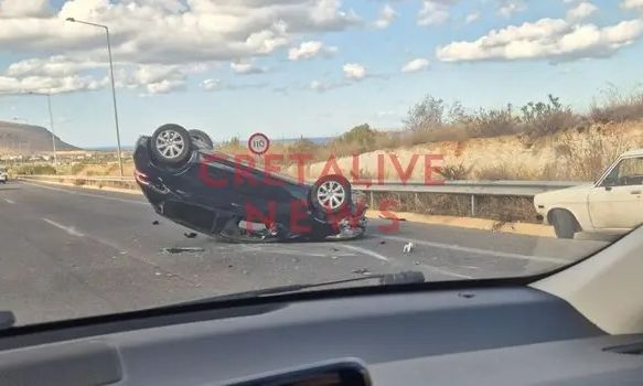 Σοκαριστικό τροχαίο στον ΒΟΑΚ – Ανατράπηκε αυτοκίνητο