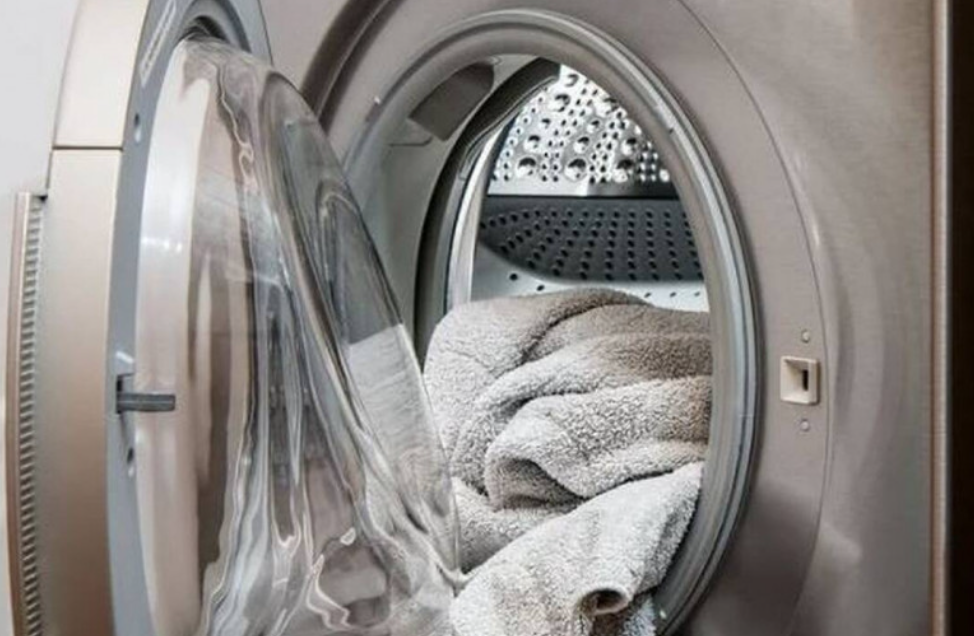 Γιατί δεν πρέπει να αφήνετε το πλυντήριο ρούχων ανοιχτό – Αυτός είναι ο λόγος
