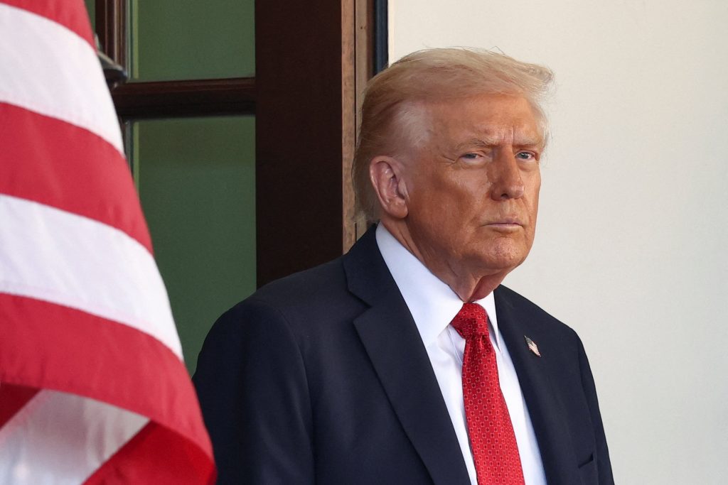 «Καταιγίδα» στο BBC: Παραιτήσεις κορυφής μετά τη διαμάχη για παραποιημένο βίντεο της ομιλίας Τραμπ