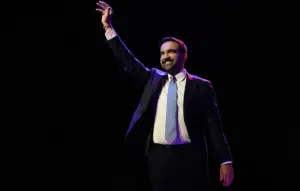 Ο «χειρότερος εφιάλτης του Τραμπ» νέος δήμαρχος Νέας Υόρκης – Ο Ζόραν Μαμντάνι γράφει ιστορία